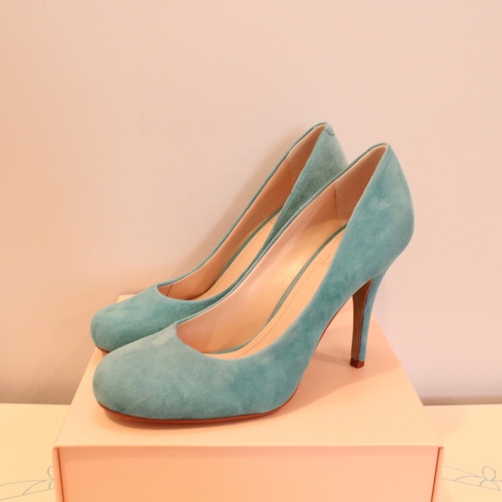 Gorgeous Light Blue Suede Heels